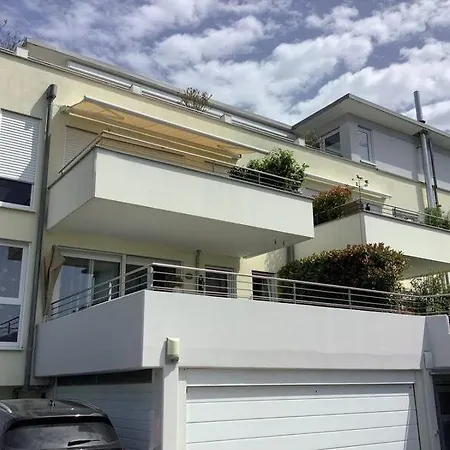 Bellevue Apartment *